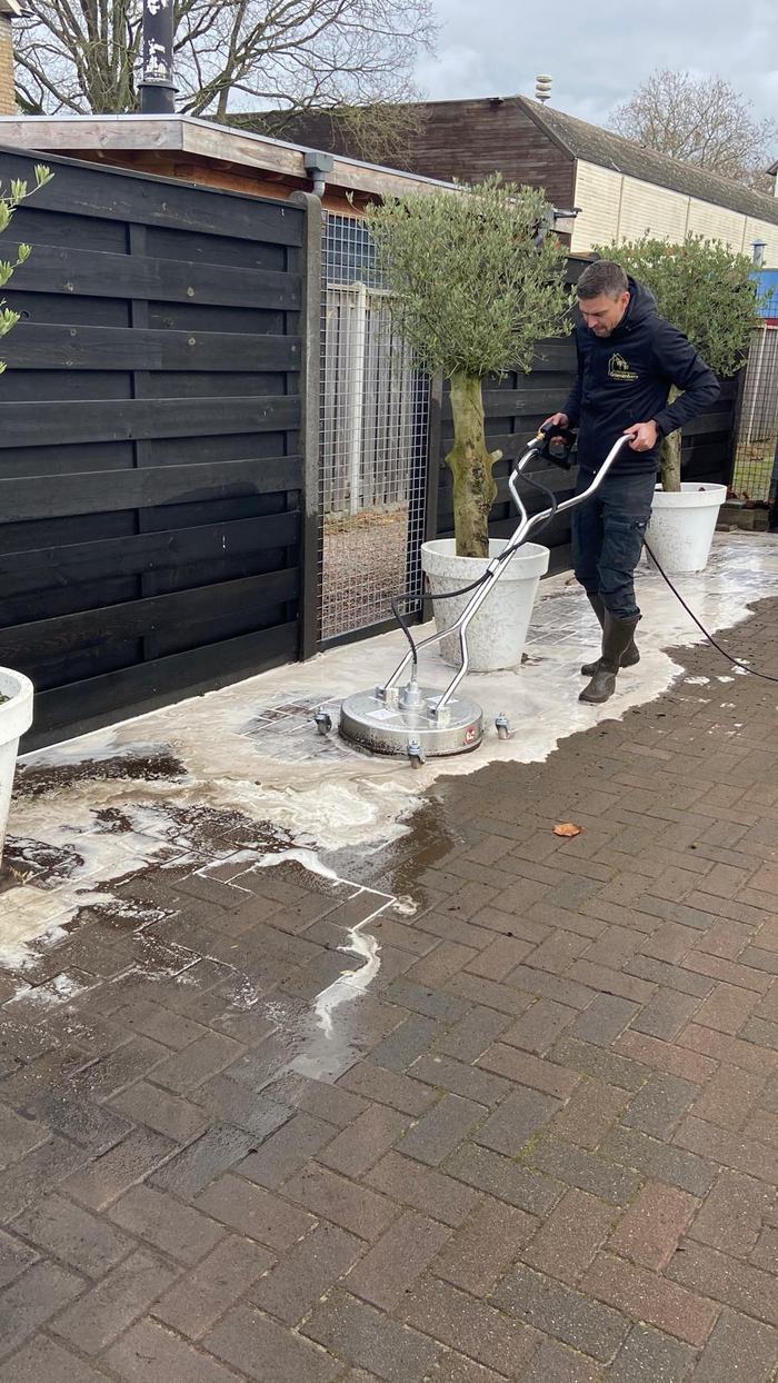 Terras gereinigd